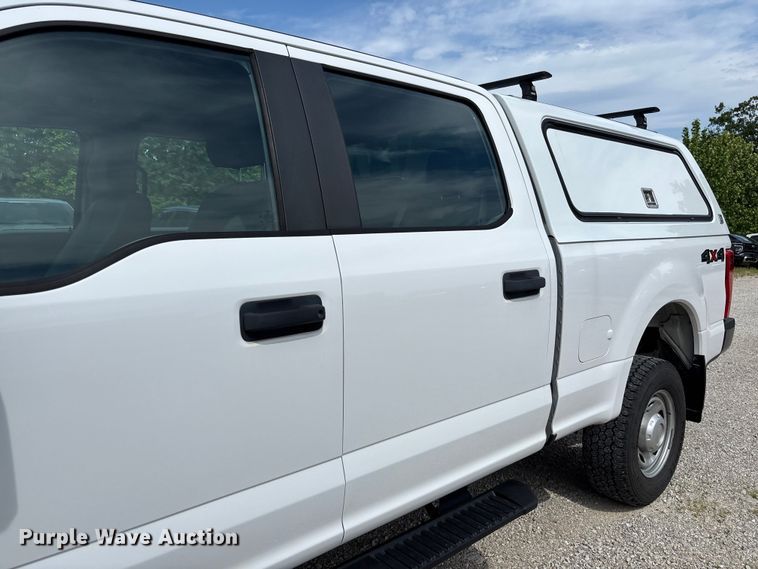image for item FC5826 2017 Ford F250 Super Duty Crew Cab pickup truck
