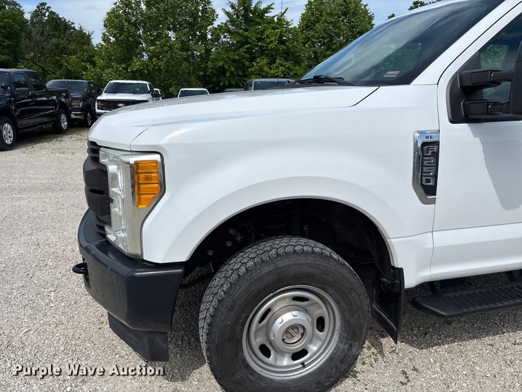image for item FC5826 2017 Ford F250 Super Duty Crew Cab pickup truck