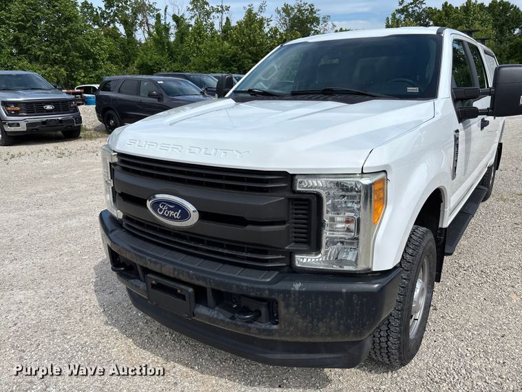 image for item FC5826 2017 Ford F250 Super Duty Crew Cab pickup truck
