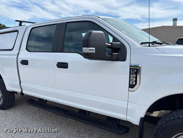 image for item FC5826 2017 Ford F250 Super Duty Crew Cab pickup truck