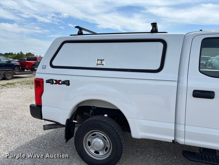 image for item FC5826 2017 Ford F250 Super Duty Crew Cab pickup truck