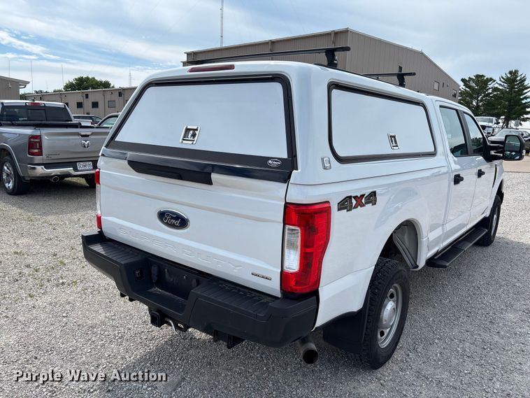 image for item FC5826 2017 Ford F250 Super Duty Crew Cab pickup truck