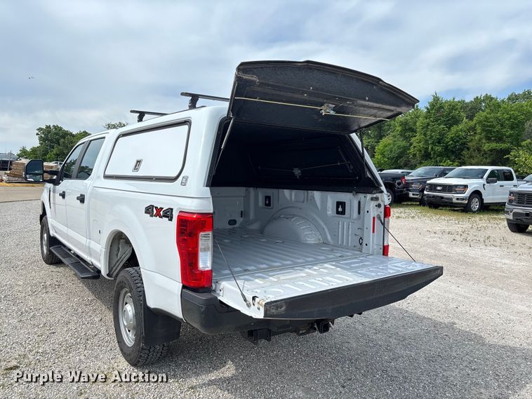 image for item FC5826 2017 Ford F250 Super Duty Crew Cab pickup truck