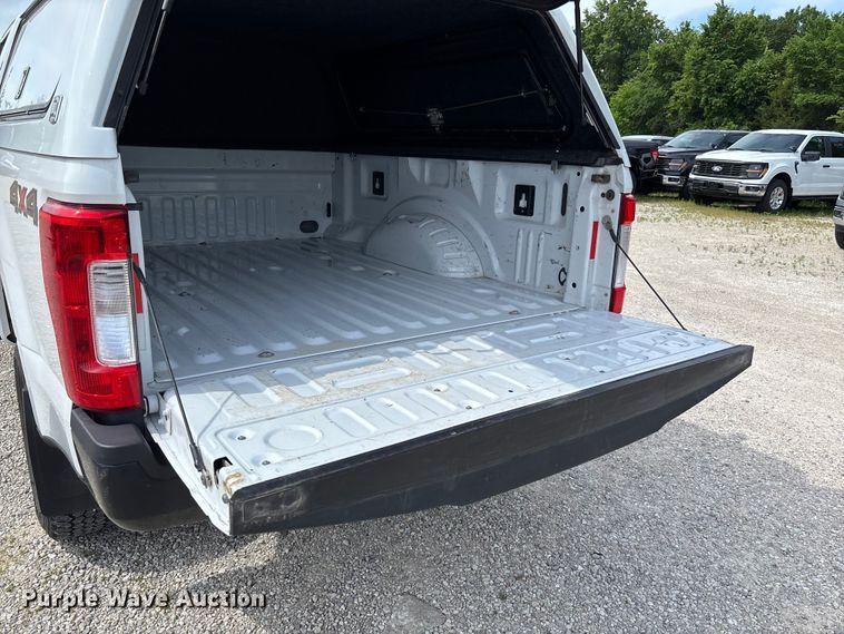 image for item FC5826 2017 Ford F250 Super Duty Crew Cab pickup truck
