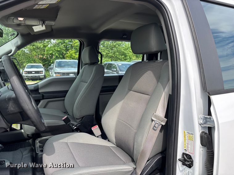 image for item FC5826 2017 Ford F250 Super Duty Crew Cab pickup truck