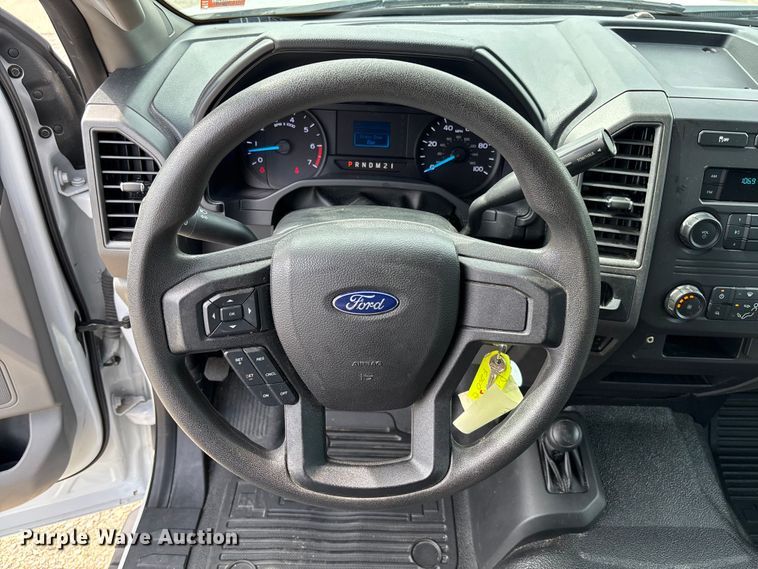 image for item FC5826 2017 Ford F250 Super Duty Crew Cab pickup truck