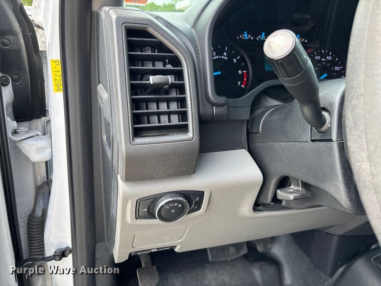 image for item FC5826 2017 Ford F250 Super Duty Crew Cab pickup truck