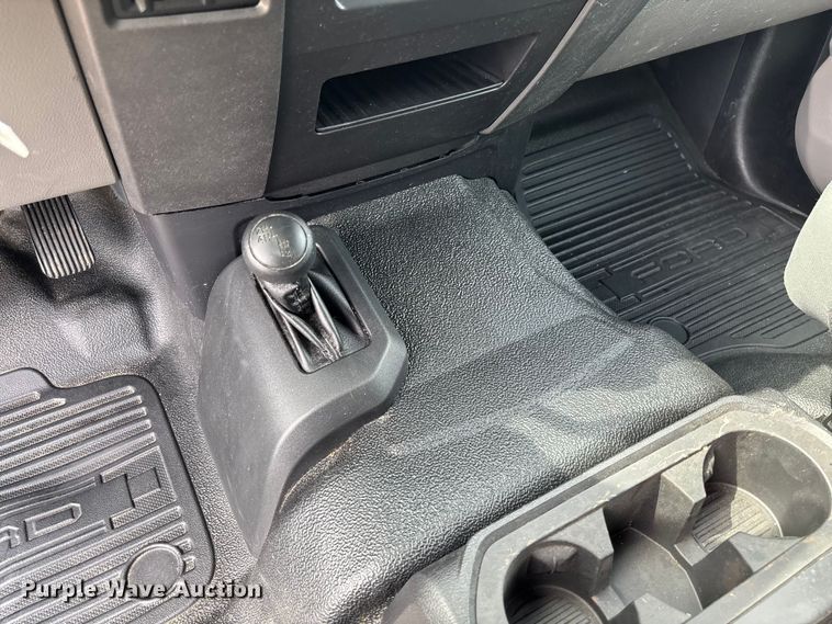 image for item FC5826 2017 Ford F250 Super Duty Crew Cab pickup truck