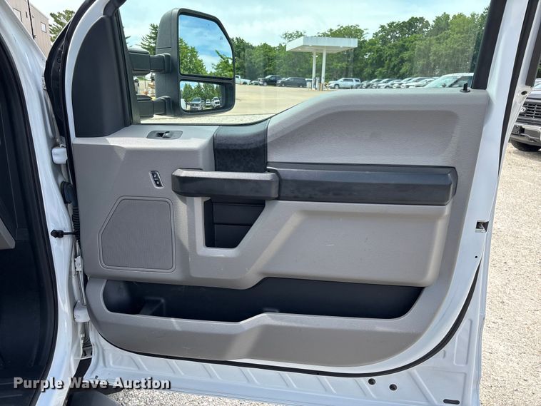 image for item FC5826 2017 Ford F250 Super Duty Crew Cab pickup truck