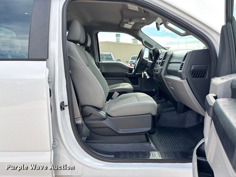 image for item FC5826 2017 Ford F250 Super Duty Crew Cab pickup truck