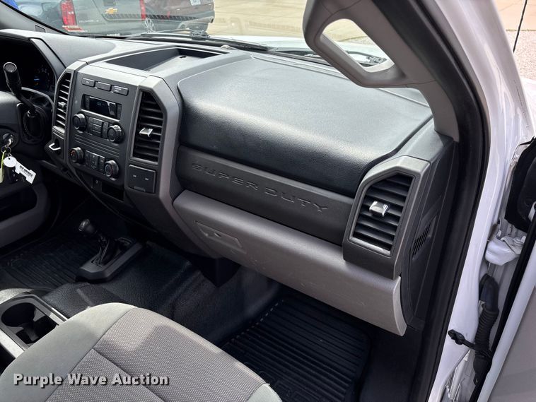image for item FC5826 2017 Ford F250 Super Duty Crew Cab pickup truck