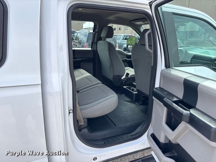 image for item FC5826 2017 Ford F250 Super Duty Crew Cab pickup truck