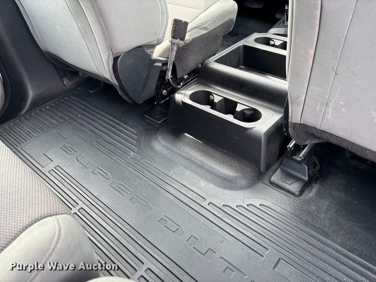 image for item FC5826 2017 Ford F250 Super Duty Crew Cab pickup truck