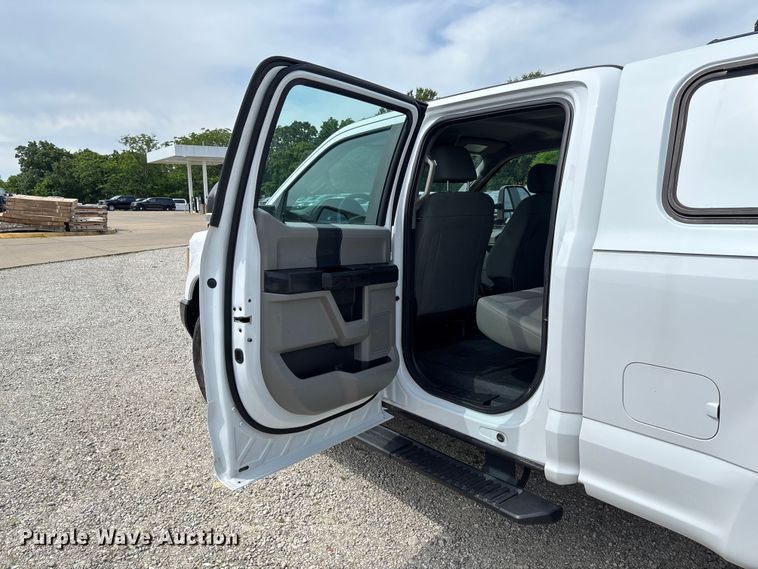 image for item FC5826 2017 Ford F250 Super Duty Crew Cab pickup truck
