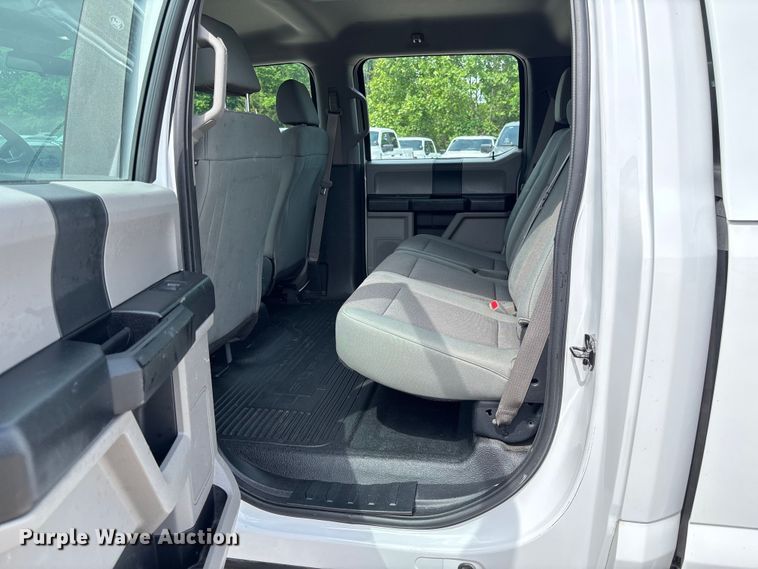 image for item FC5826 2017 Ford F250 Super Duty Crew Cab pickup truck