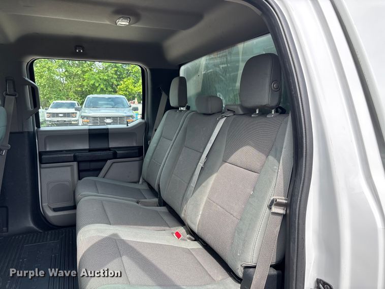 image for item FC5826 2017 Ford F250 Super Duty Crew Cab pickup truck