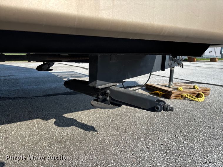 image for item FC5890 2006 Keystone Sprinter camper