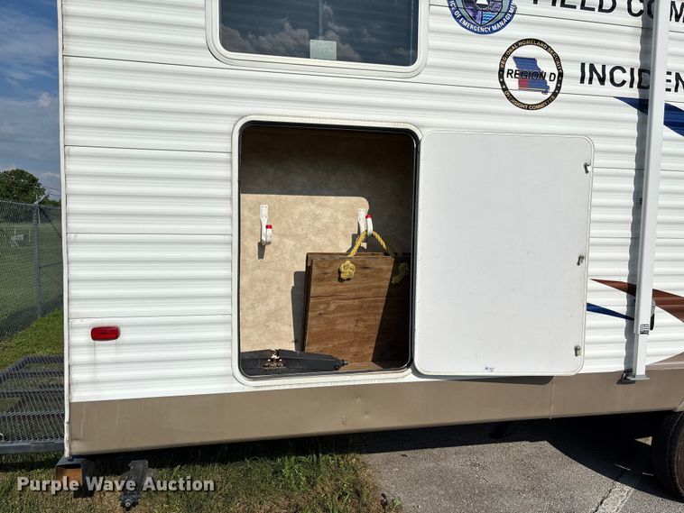 image for item FC5890 2006 Keystone Sprinter camper