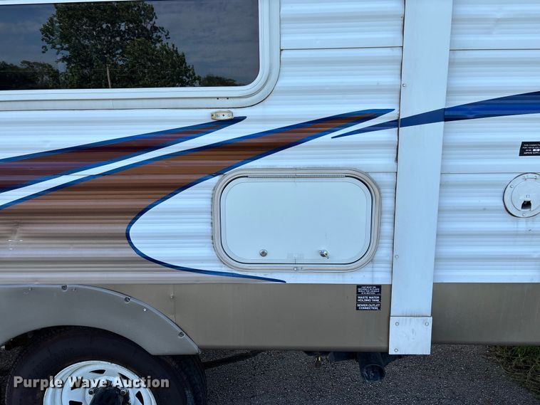 image for item FC5890 2006 Keystone Sprinter camper