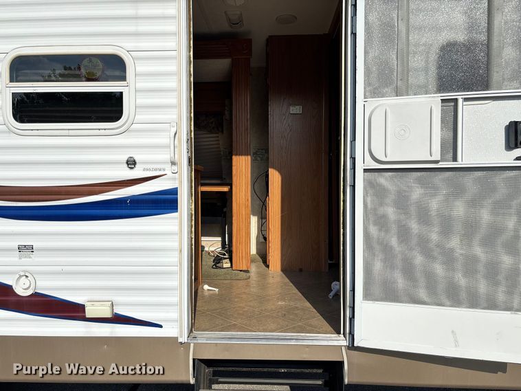 image for item FC5890 2006 Keystone Sprinter camper