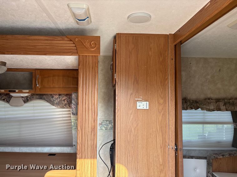 image for item FC5890 2006 Keystone Sprinter camper