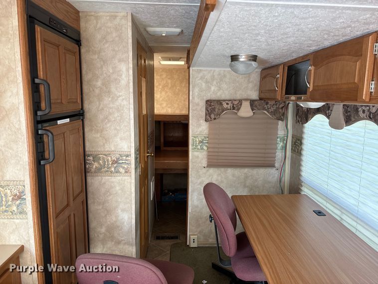 image for item FC5890 2006 Keystone Sprinter camper