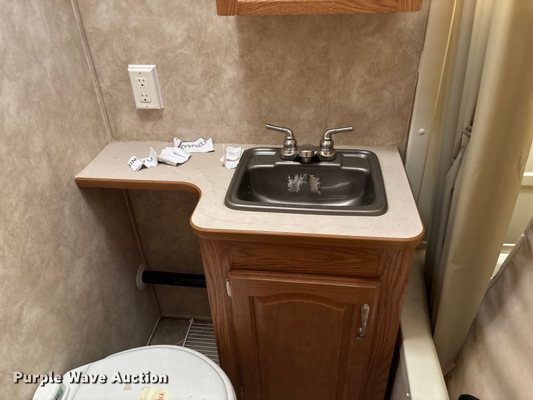 image for item FC5890 2006 Keystone Sprinter camper