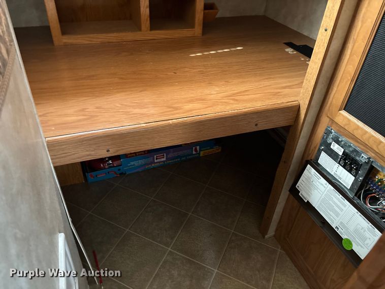 image for item FC5890 2006 Keystone Sprinter camper