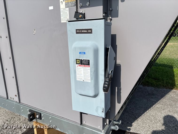 image for item FC5892 2021 Carrier 48A2E030CDG641GG HVAC unit