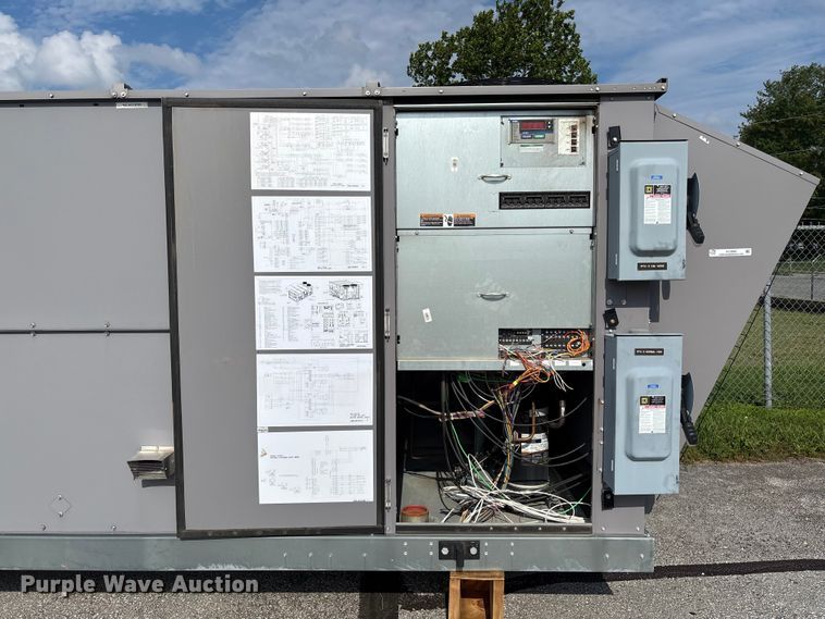 image for item FC5892 2021 Carrier 48A2E030CDG641GG HVAC unit