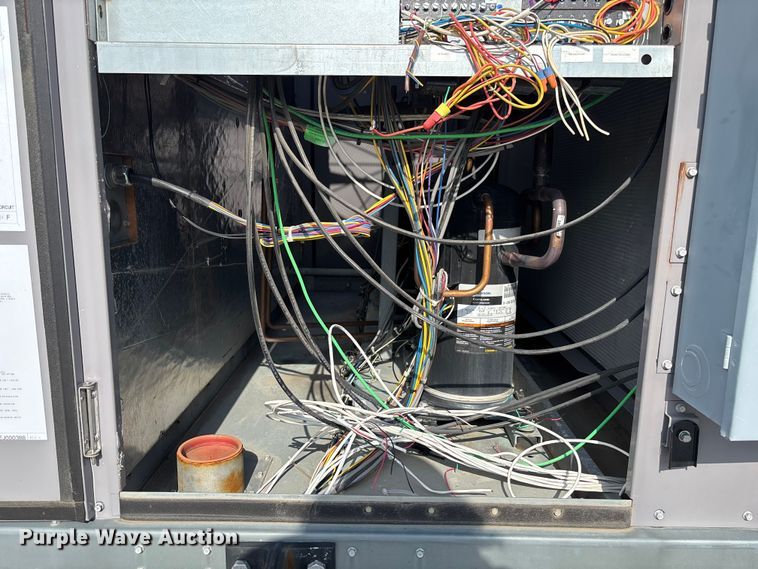 image for item FC5892 2021 Carrier 48A2E030CDG641GG HVAC unit