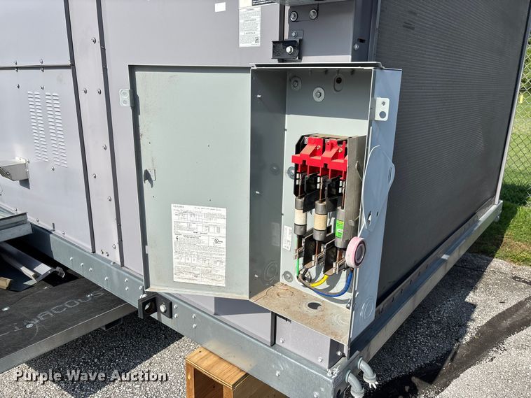 image for item FC5893 2021 Carrier 48A2E030CDG641GG HVAC unit