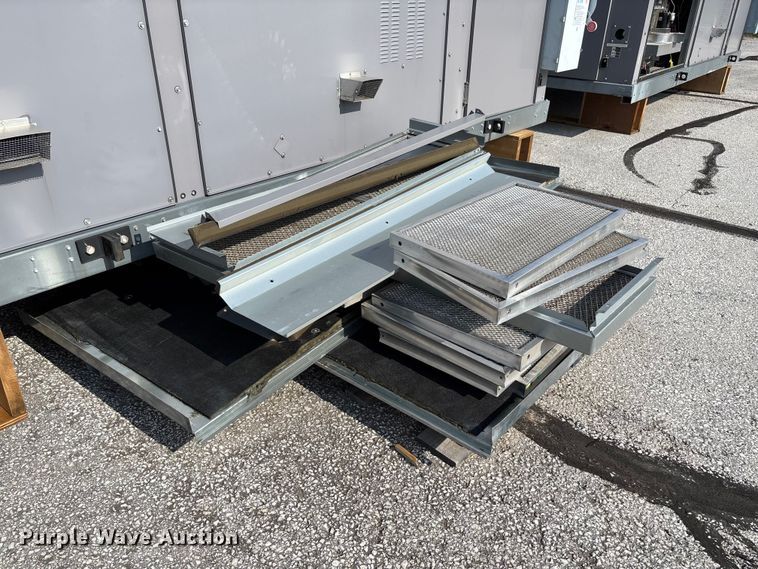 image for item FC5893 2021 Carrier 48A2E030CDG641GG HVAC unit