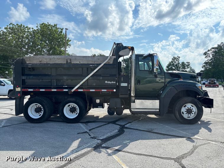 image for item FC5894 2015 International WorkStar 7600 dump truck