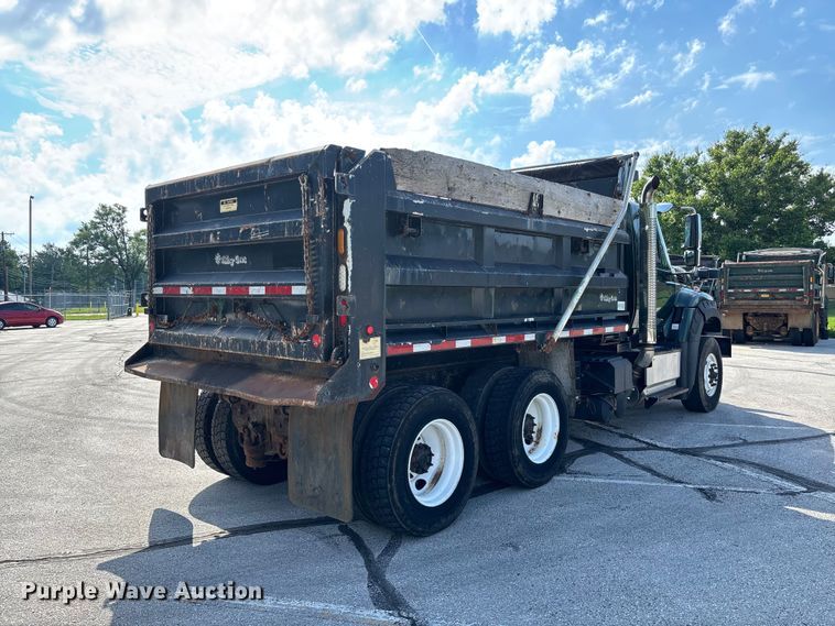 image for item FC5894 2015 International WorkStar 7600 dump truck