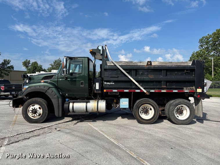 image for item FC5894 2015 International WorkStar 7600 dump truck