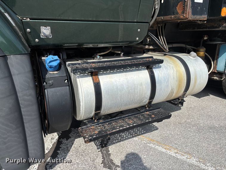 image for item FC5894 2015 International WorkStar 7600 dump truck