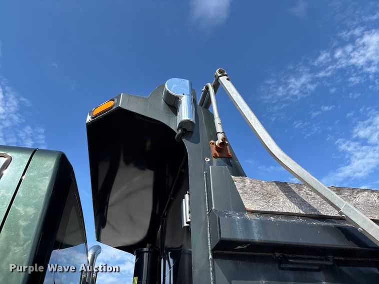 image for item FC5894 2015 International WorkStar 7600 dump truck