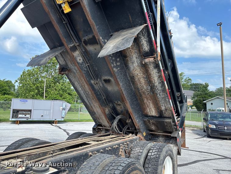 image for item FC5894 2015 International WorkStar 7600 dump truck
