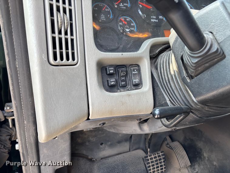 image for item FC5894 2015 International WorkStar 7600 dump truck
