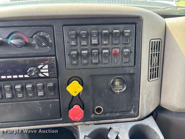 image for item FC5894 2015 International WorkStar 7600 dump truck