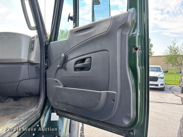 image for item FC5894 2015 International WorkStar 7600 dump truck