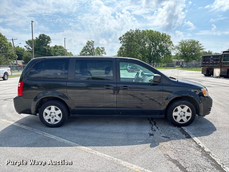 image for item FC5896 2009 Dodge Grand Caravan SE van