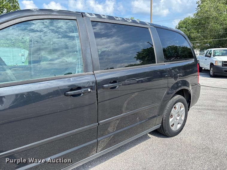 image for item FC5896 2009 Dodge Grand Caravan SE van