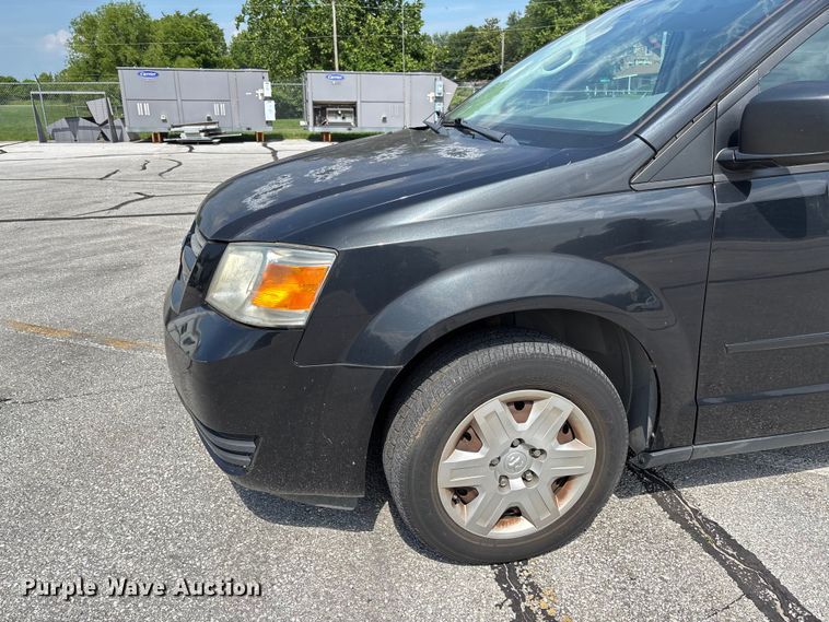 image for item FC5896 2009 Dodge Grand Caravan SE van