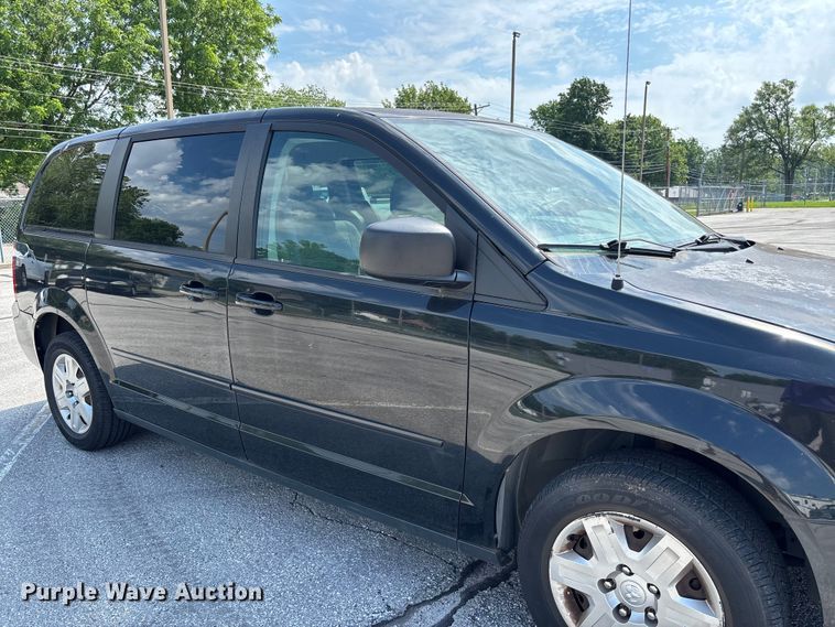 image for item FC5896 2009 Dodge Grand Caravan SE van