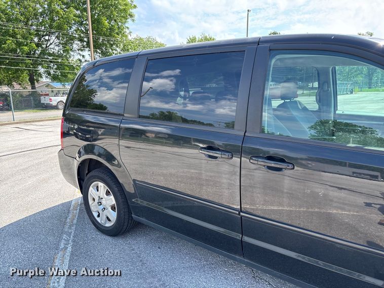image for item FC5896 2009 Dodge Grand Caravan SE van