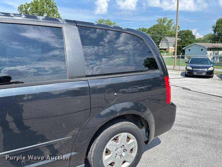 image for item FC5896 2009 Dodge Grand Caravan SE van
