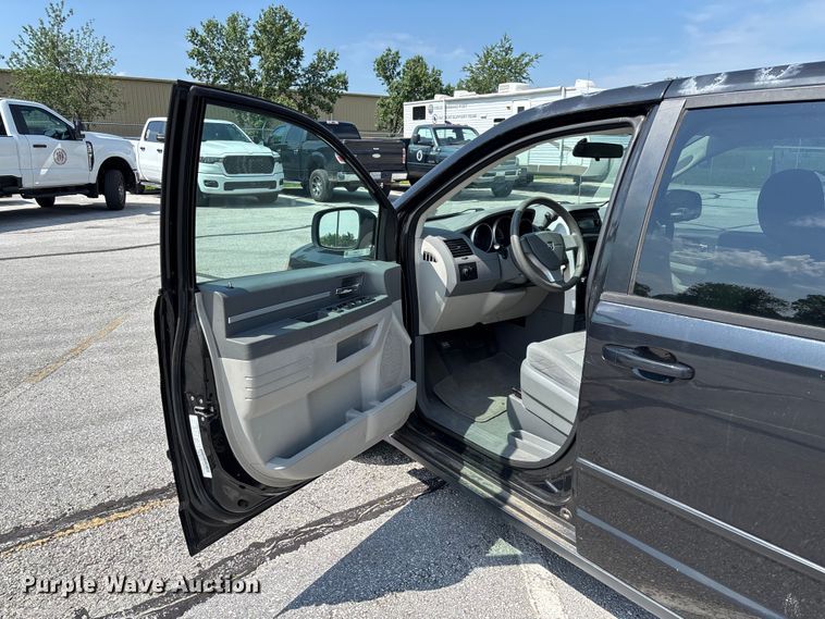 image for item FC5896 2009 Dodge Grand Caravan SE van