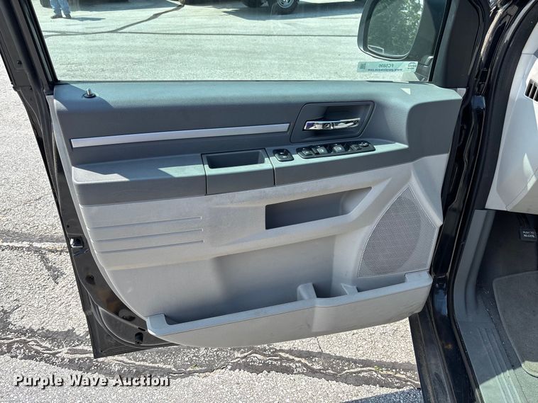 image for item FC5896 2009 Dodge Grand Caravan SE van